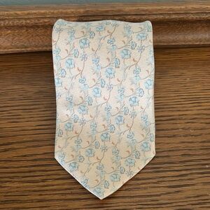Elegant Silk Floral Patterned Tie